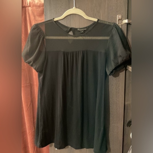 Women’s top, mesh top and puffy sleeves! Medium - Picture 4 of 4